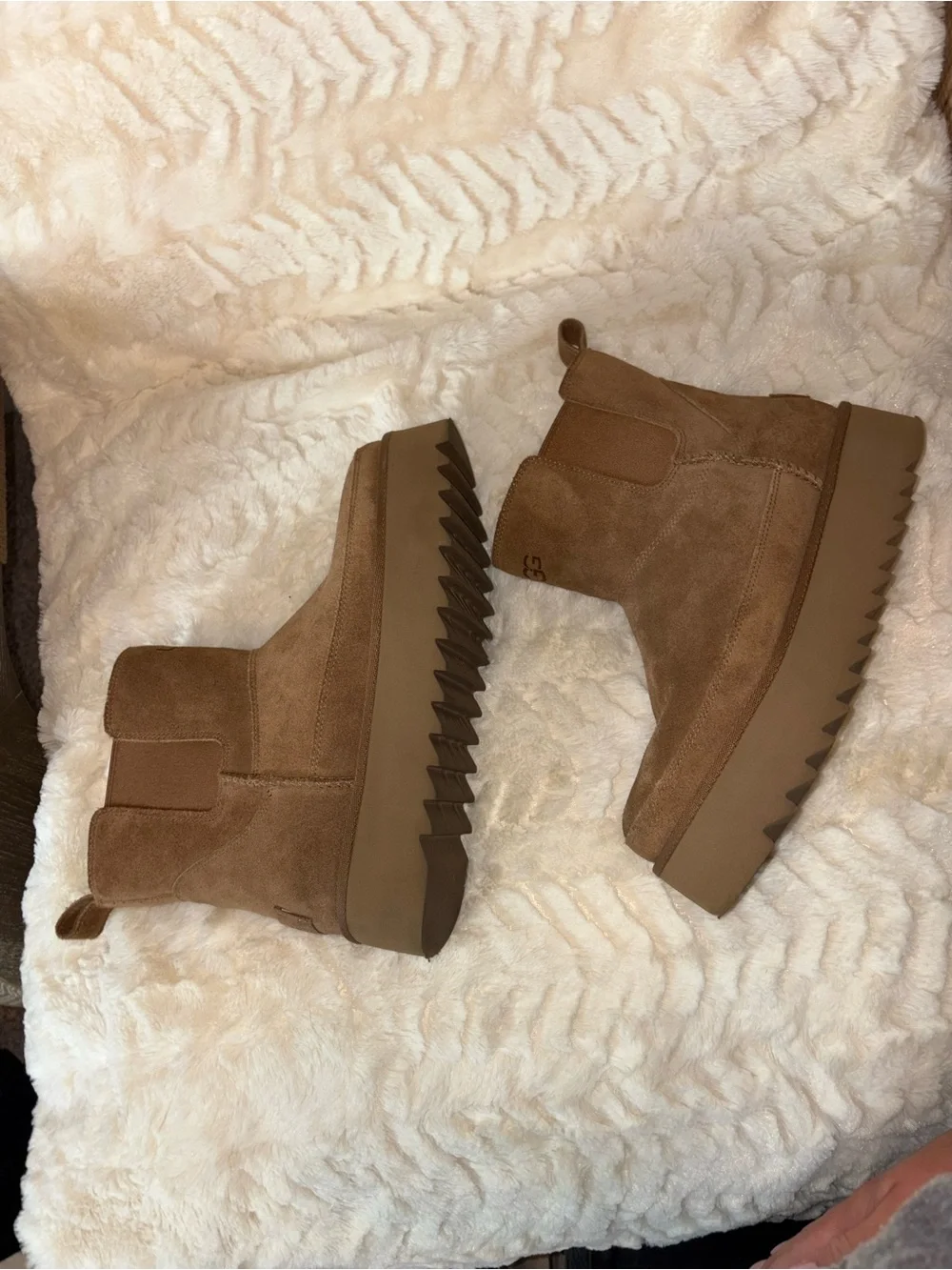 UGG Chelsea Platform Mini Boot Chestnut - Picture 5 of 8